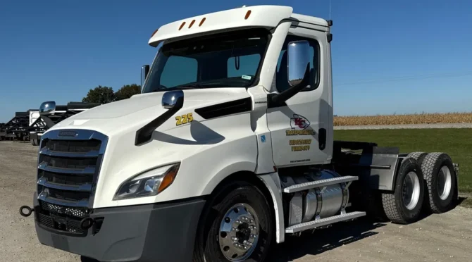 2021 Freightliner Cascadia 126